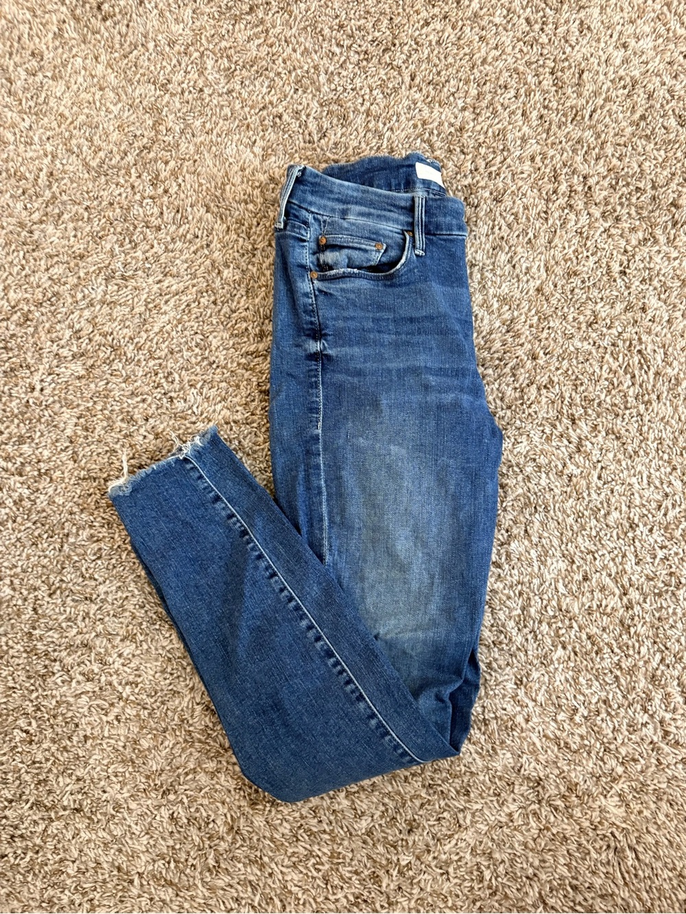 MOTHER “The Looker Ankle Fray” Dark Blue High-Rise Skinny Jeans. Wash: groovin